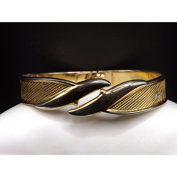 Vintage Monet Mesh Finish Hinged Bracelet, Gold Plated Bangle, 1960s - Picture 8 of 10